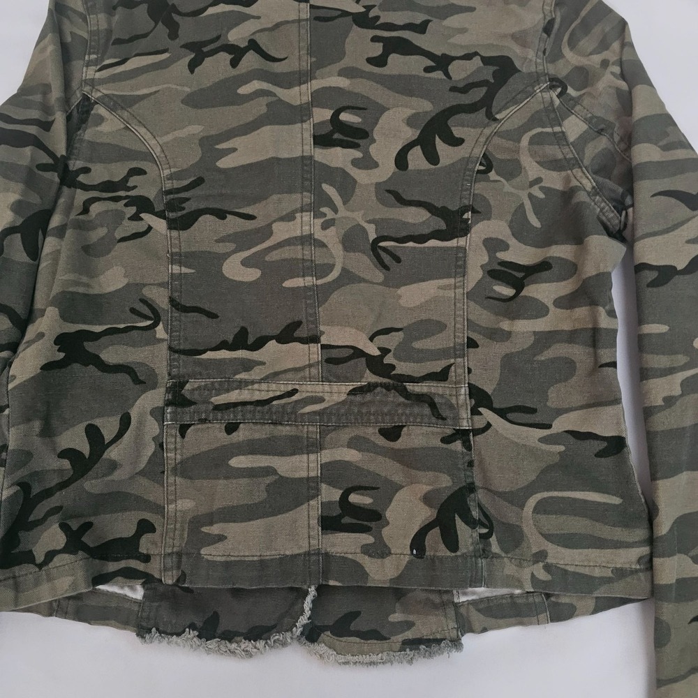 Bailey's Point Camo Print Frayed Trim Buttoned Pockets Jean Jacket Size L (11/13 - Picture 5 of 16